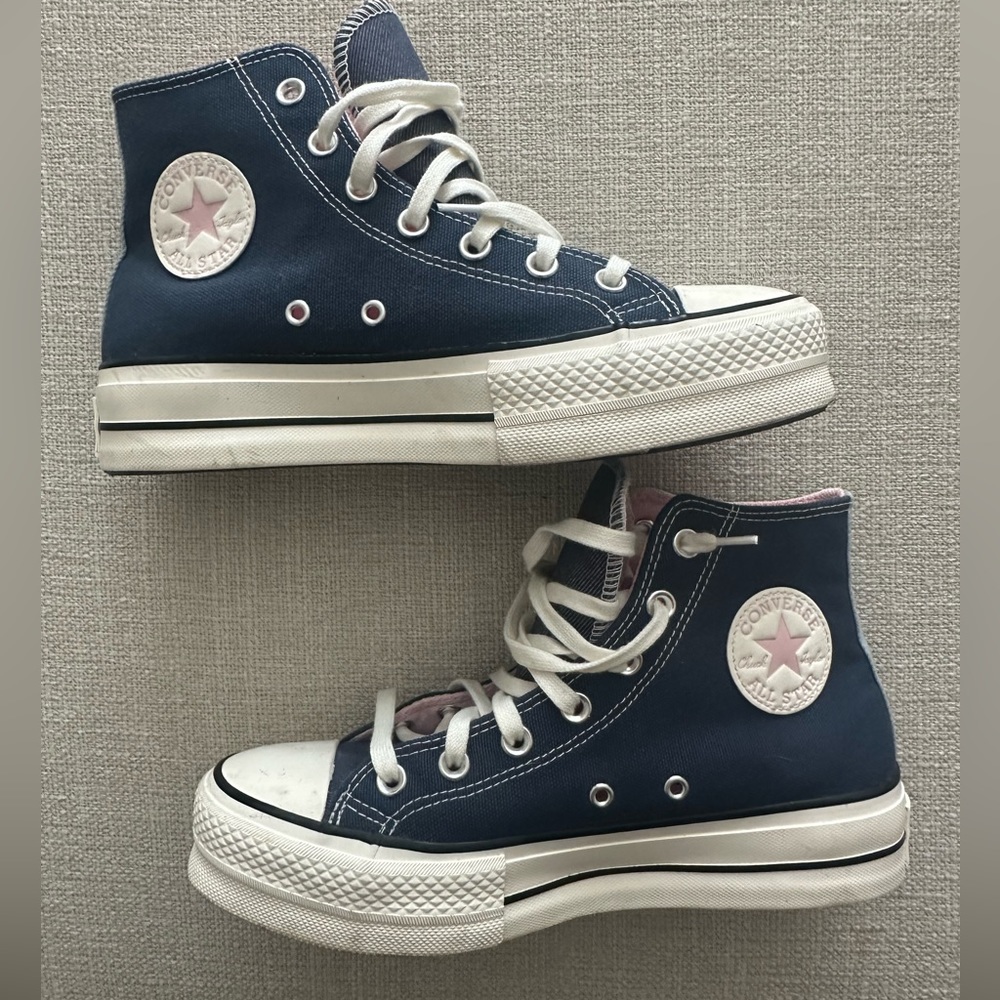 Navy/pink converse hightop sneaker